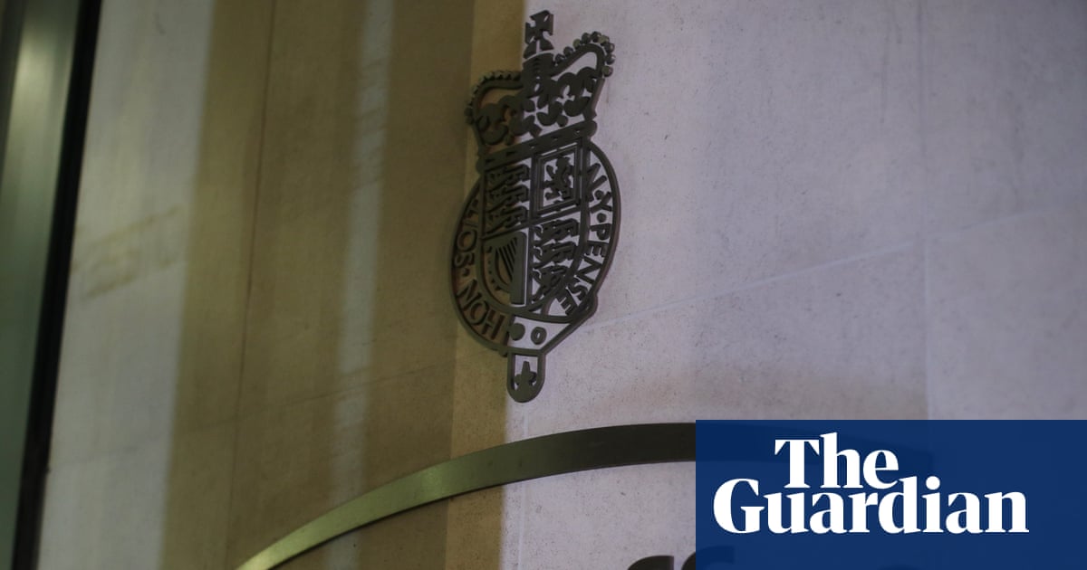 Home Office Minister Proposes Seizure of Asylum Seekers’ Jewelry to Cover Processing Expenses – Mirror Brief